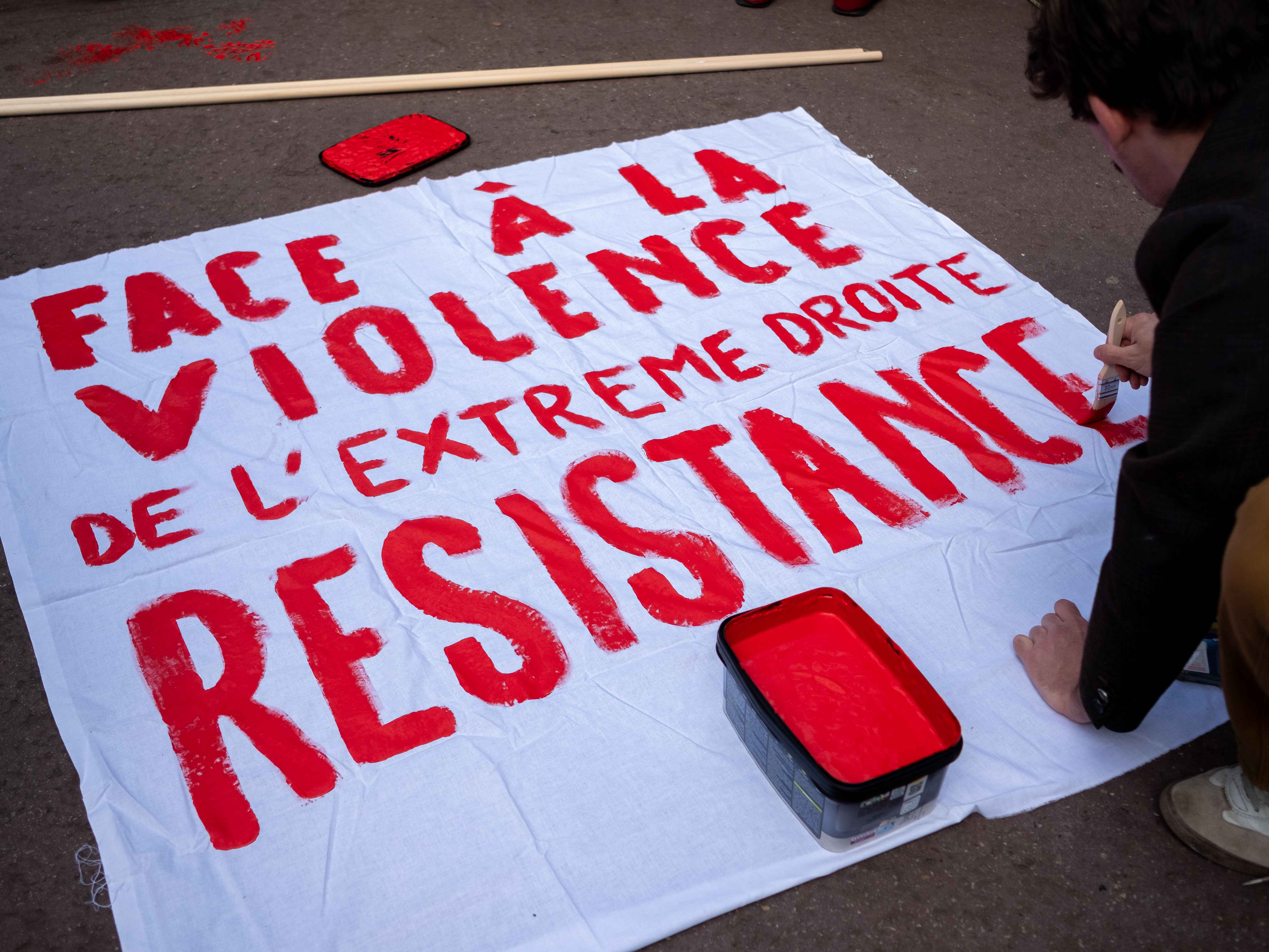https://backend.streetpress.com/sites/default/files/1-gauche_tetanisee_11zon.jpg