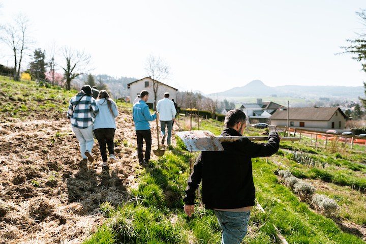 https://backend.streetpress.com/sites/default/files/a_yssingeaux_des_demandeurs_dasile_participent_au_jardin_partage_1_copie.jpg