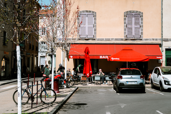 https://backend.streetpress.com/sites/default/files/bar_le_postel_brioude_pres_du_cada_de_saint-beauzire_2_copie.jpg