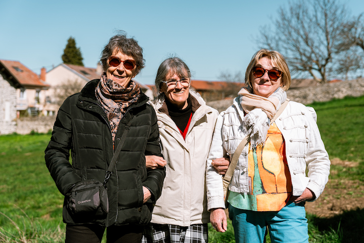 https://backend.streetpress.com/sites/default/files/deux_gauche_a_droite_bernadette_pascale_et_marie_benevoles_a_yssingeaux_2_copie.jpg