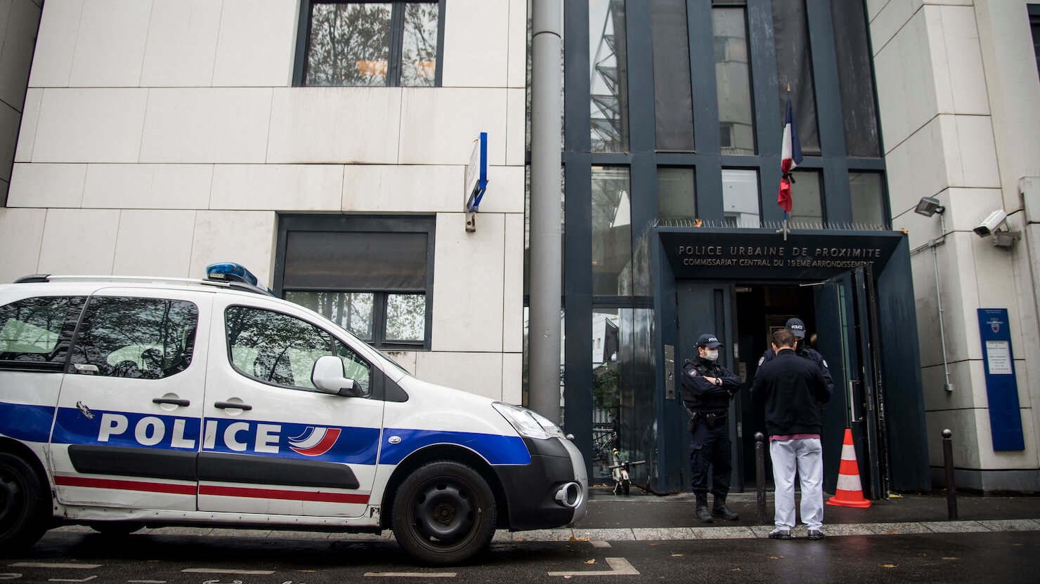 « J’ai été violé et tabassé par deux policiers dans le commissariat du 19e arrondissement »