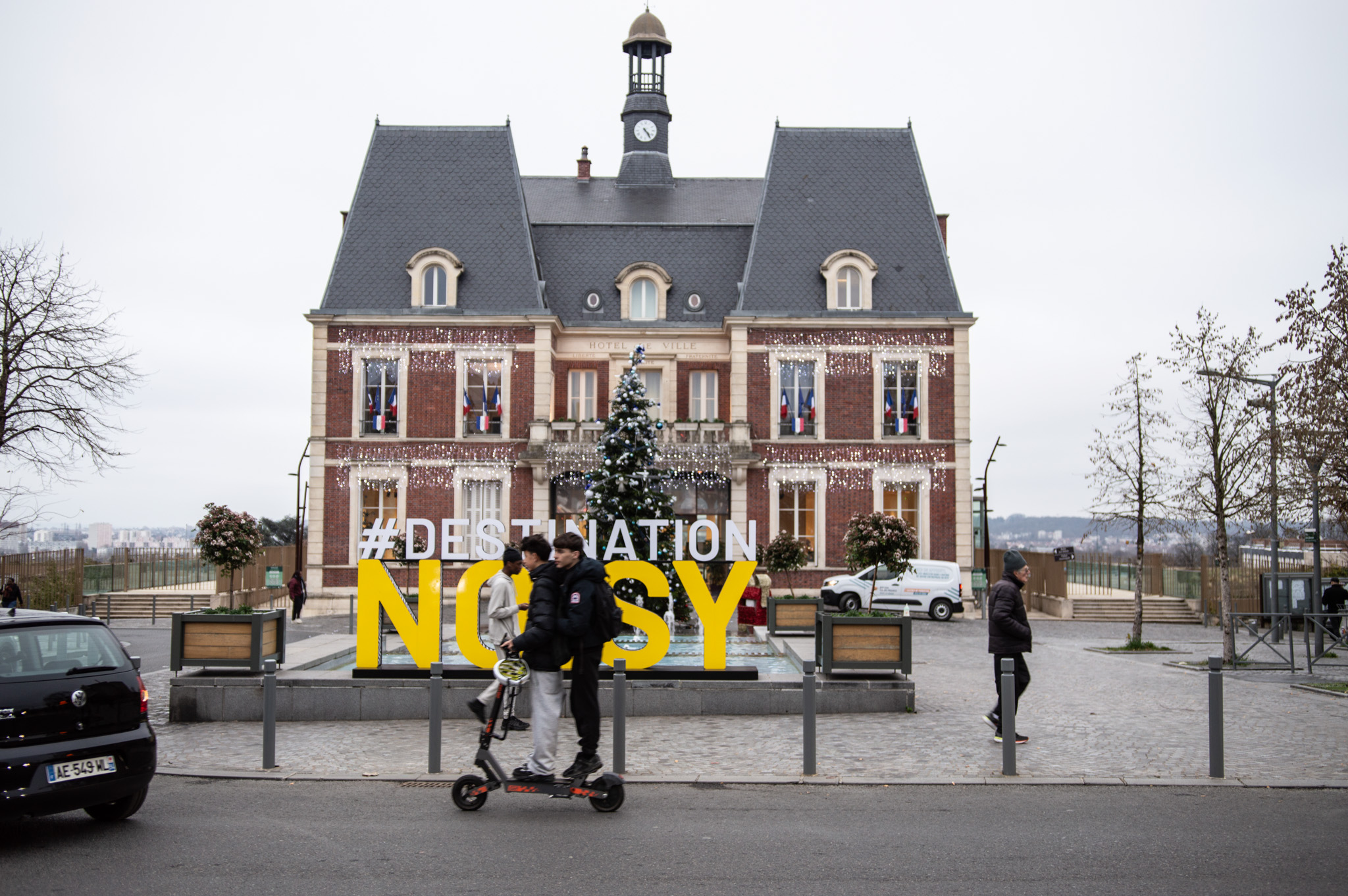 https://backend.streetpress.com/sites/default/files/hotel_de_ville_de_noisy-le-grand_le_12_decembre_2025.jpg